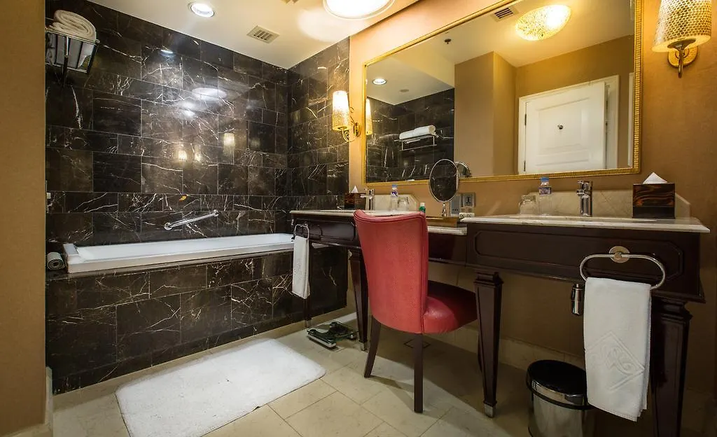 Maxims Hotel
