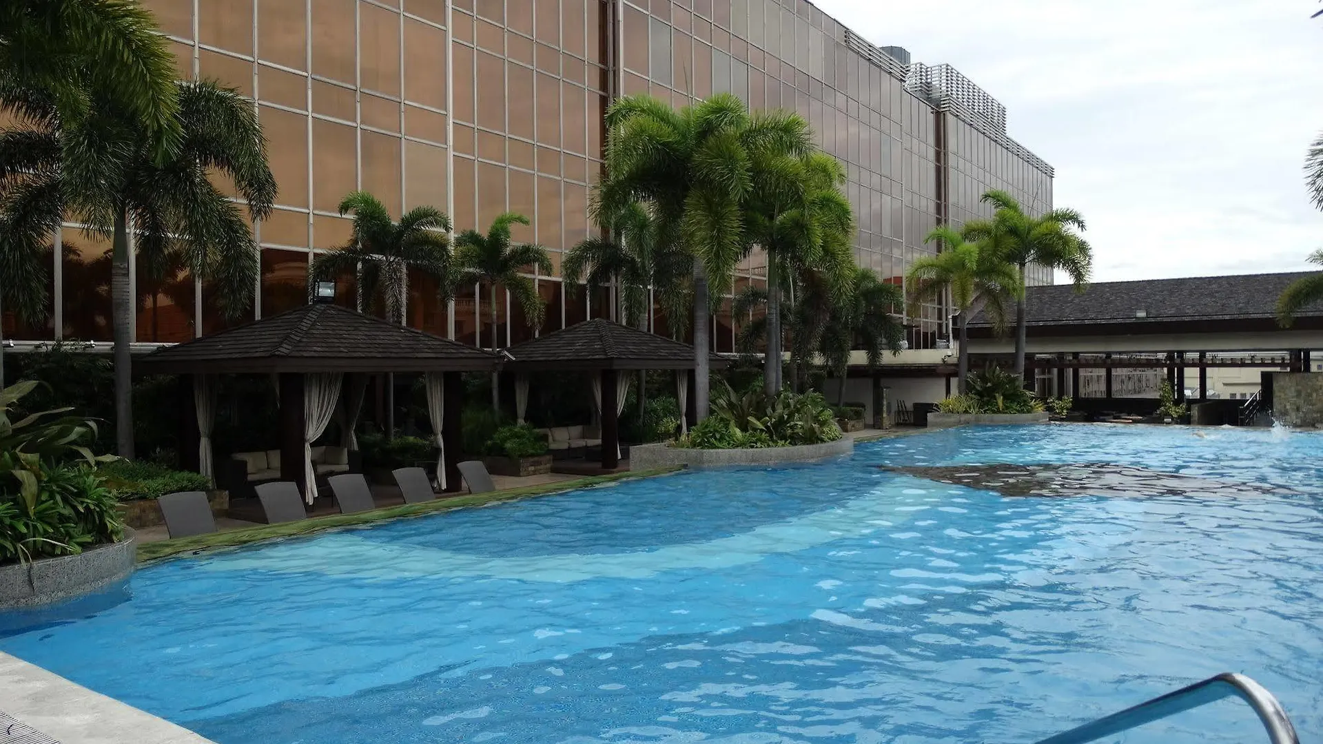 Maxims Hotel