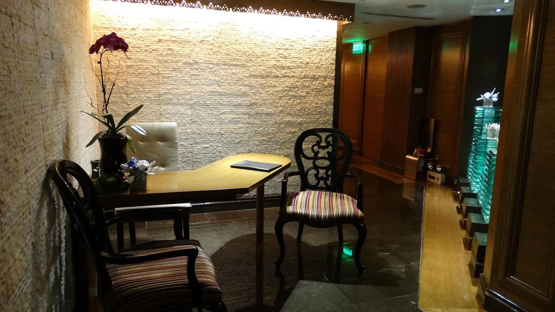 Maxims Hotel