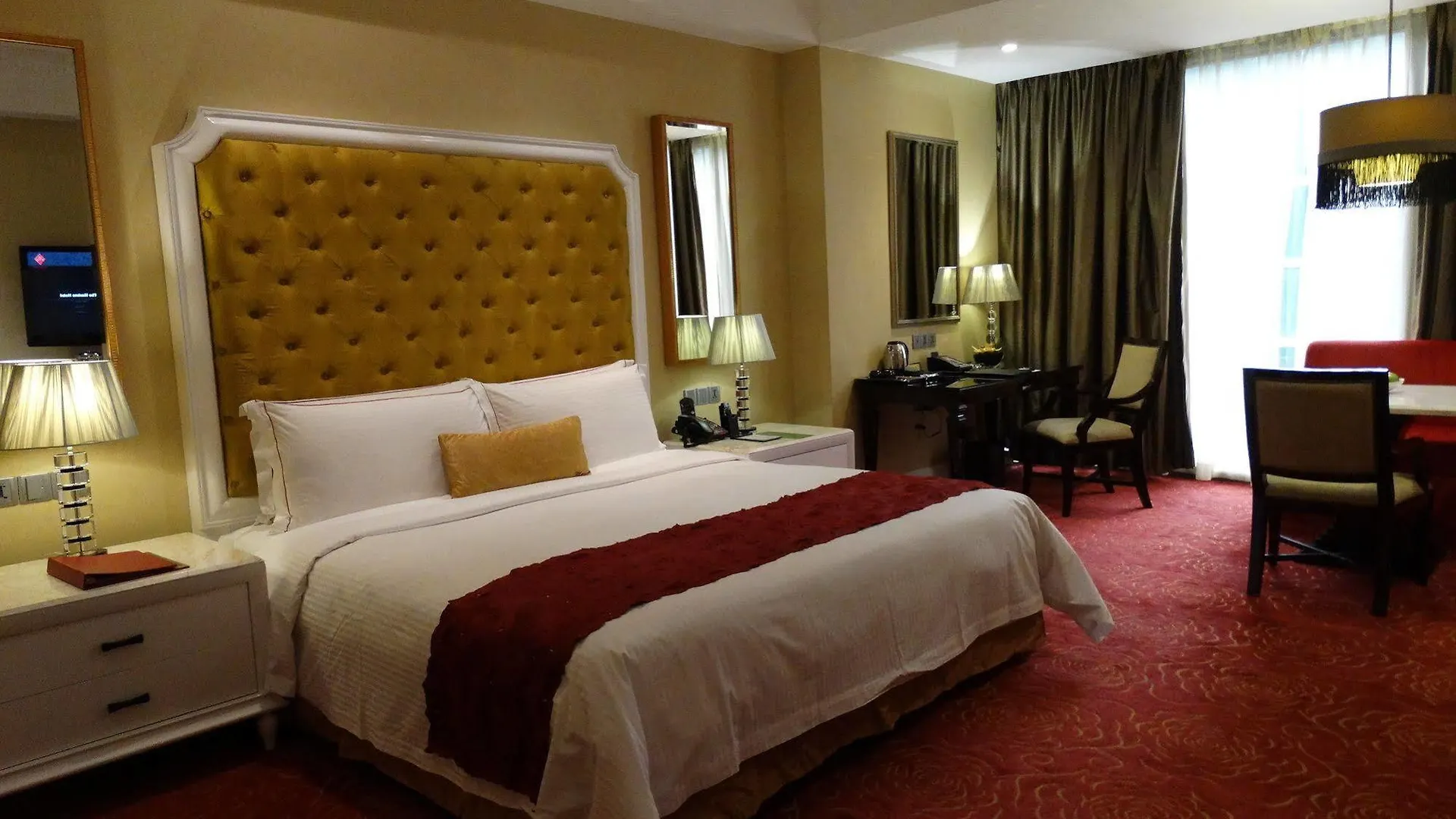 Maxims Hotel 5*, Manila
